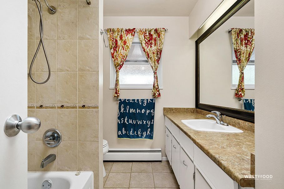 6858 Tyne Street Vancouver, BC - 8