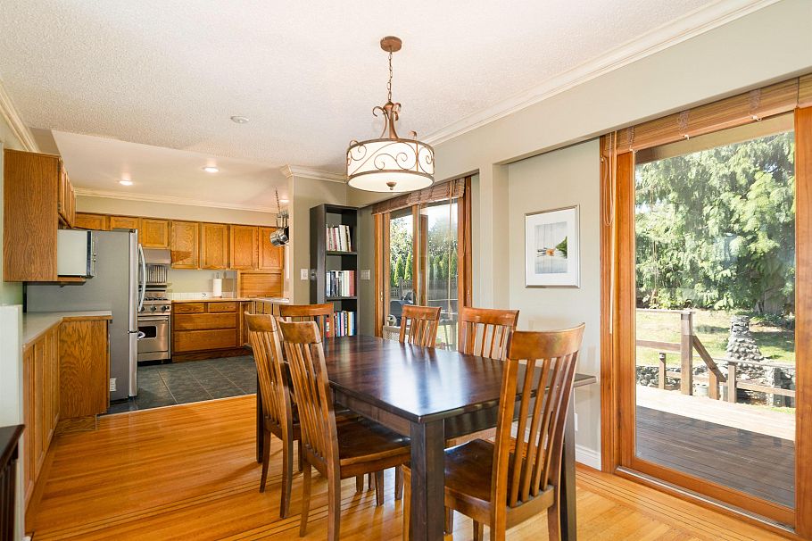 893 Friar Crescent North Vancouver, BC - 11