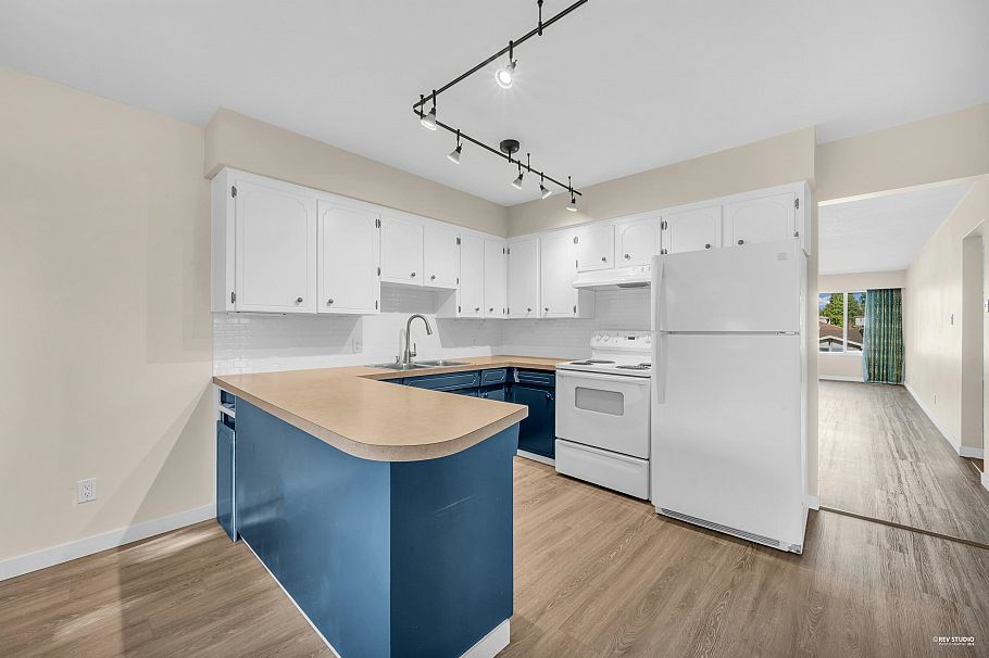 4249 Barker Avenue Burnaby, BC - 10