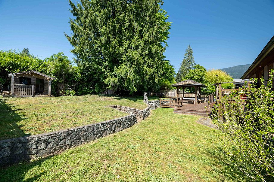893 Friar Crescent North Vancouver, BC - 33