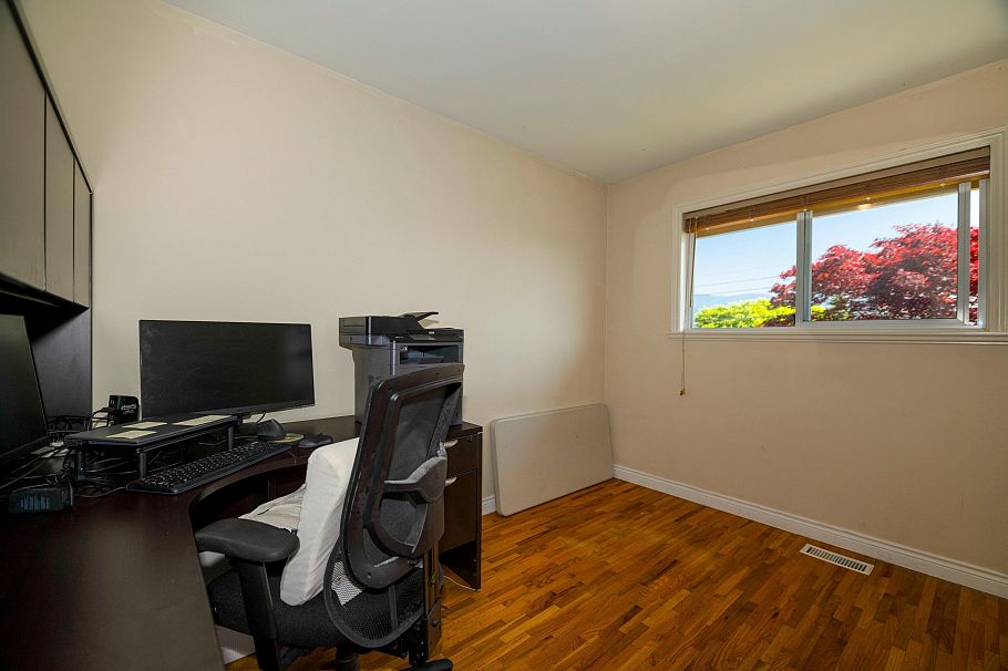 893 Friar Crescent North Vancouver, BC - 19