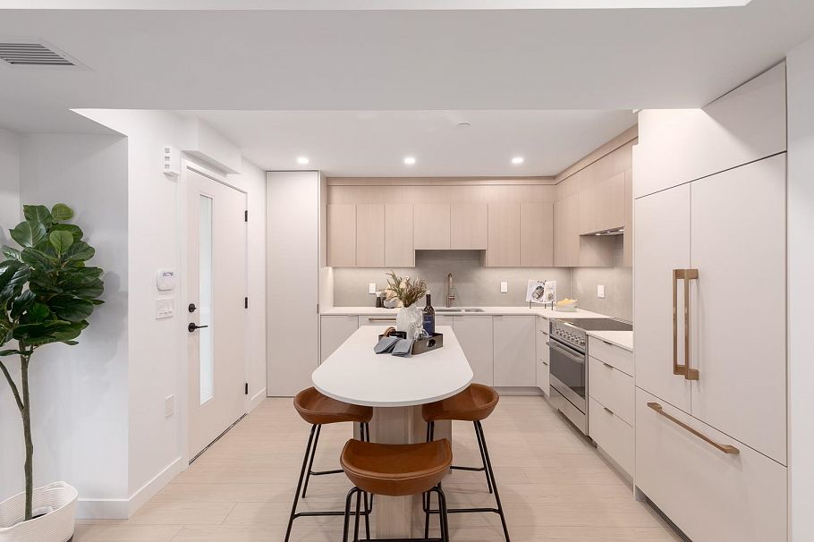 105 2339 E 34th Avenue Vancouver, BC - 1