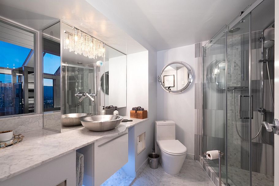 1167 W 8th Avenue Vancouver, BC - 20