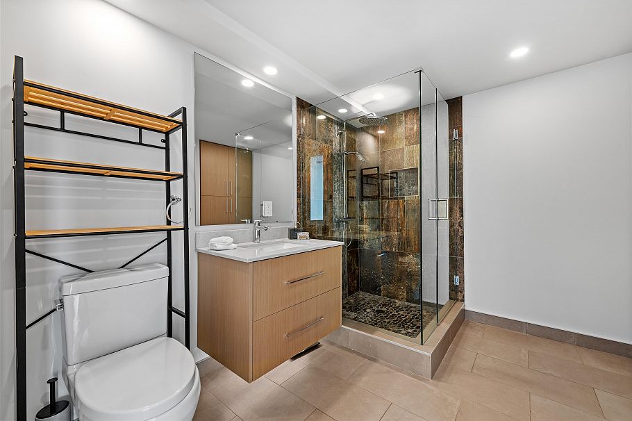 2403 1500 Howe Street Vancouver, BC - 30
