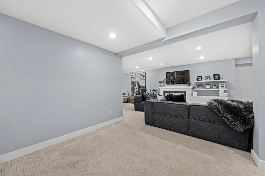 1098 Linnae Avenue North Vancouver, BC - 35