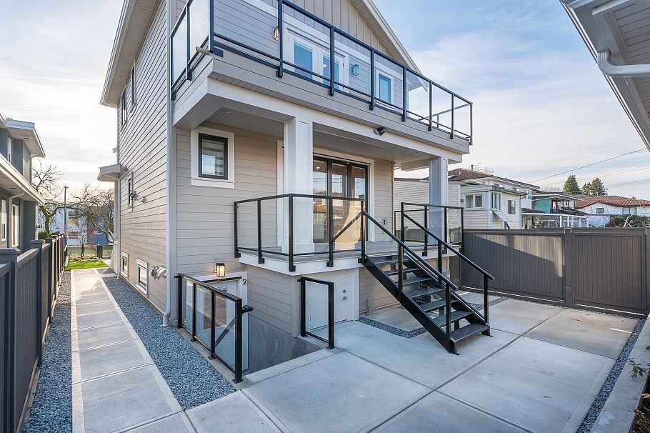 1 2945 E 44th Avenue Vancouver, BC - 34