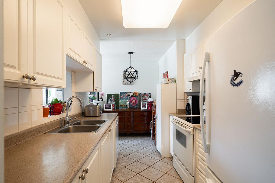 207 223 Mountain Highway North Vancouver, BC - 6