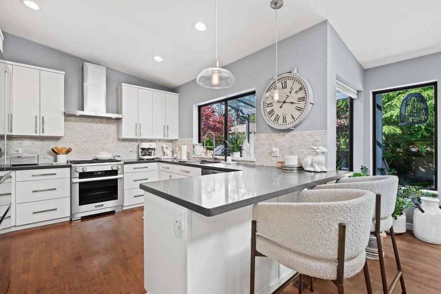 1098 Linnae Avenue North Vancouver, BC - 10
