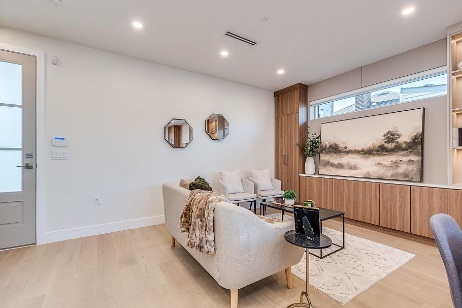 1 2945 E 44th Avenue Vancouver, BC - 7