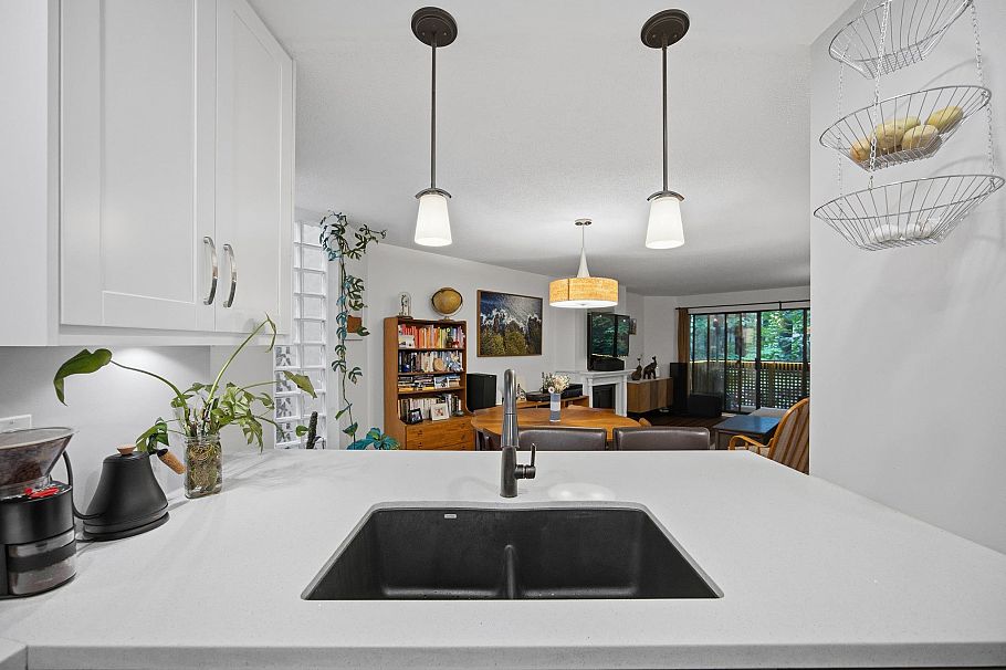 202 3187 Mountain Highway North Vancouver, BC - 4
