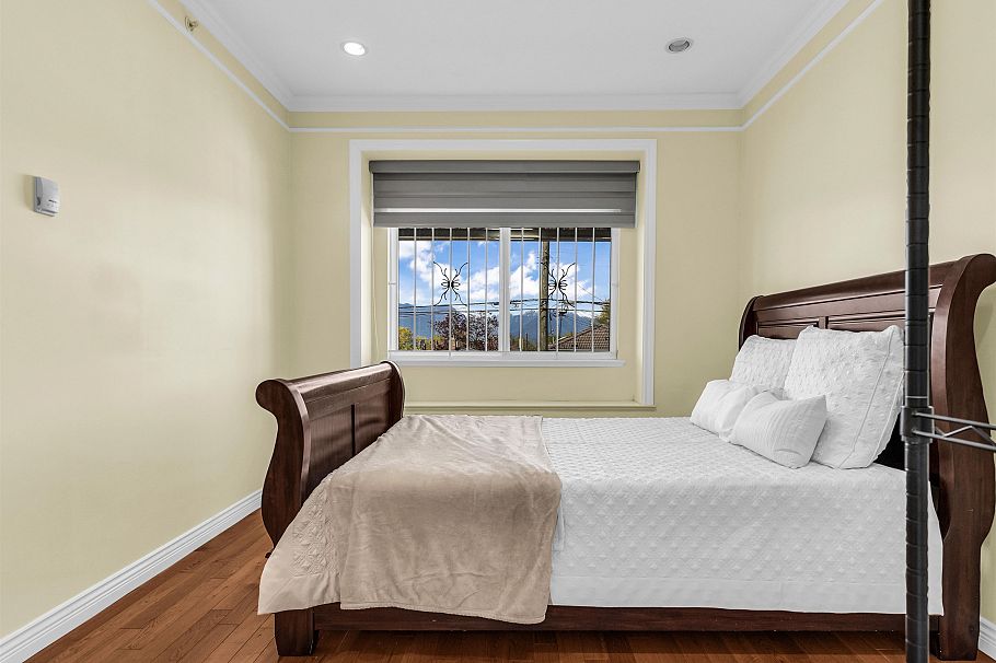 3403 E 26th Avenue Vancouver, BC - 29