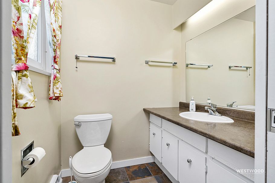 6858 Tyne Street Vancouver, BC - 13