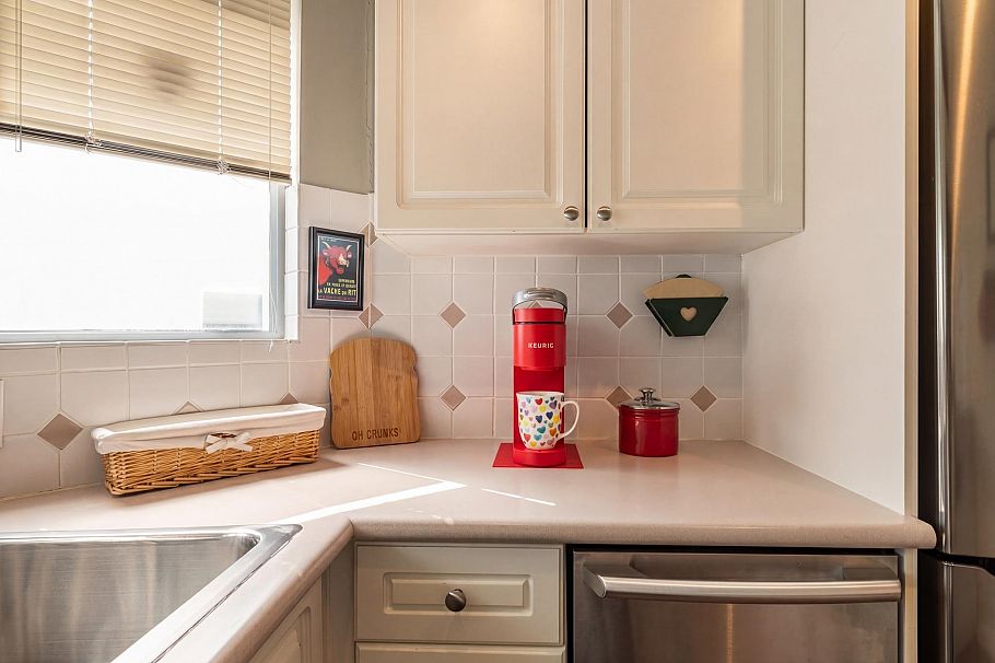 101 131 W 20th Street North Vancouver, BC - 8