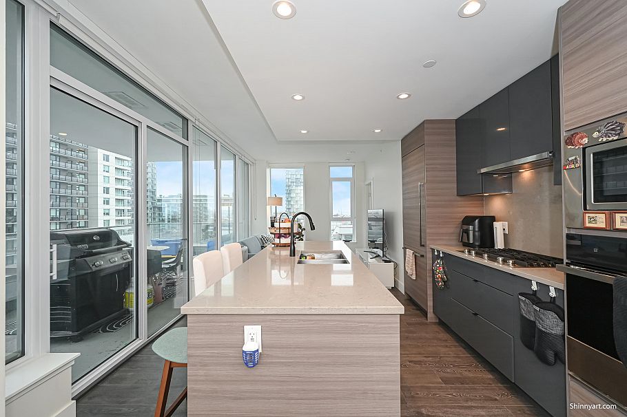 807 3438 Sawmill Crescent Vancouver, BC - 3
