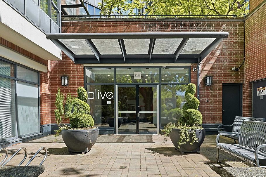 403 3228 Tupper Street Vancouver, BC - 1
