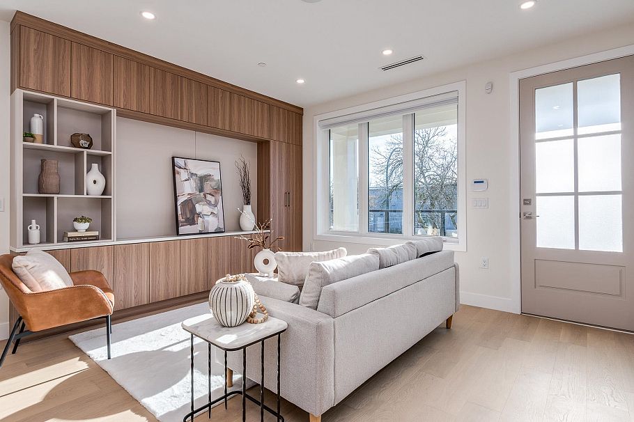 1 2943 E 44th Avenue Vancouver, BC - 4