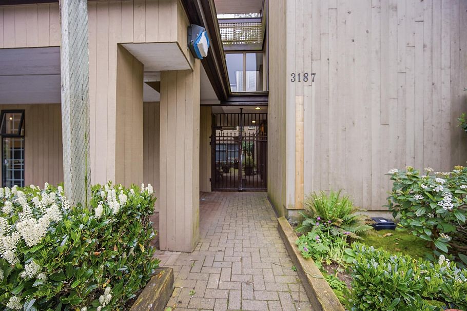 202 3187 Mountain Highway North Vancouver, BC - 27