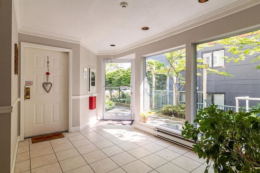 101 131 W 20th Street North Vancouver, BC - 18