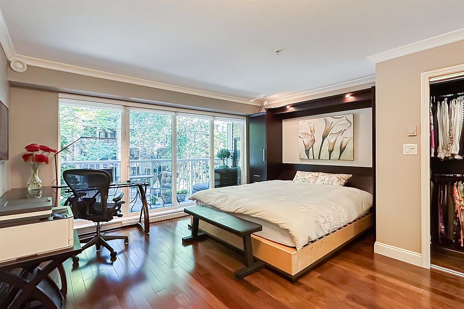 204 2628 Yew Street Vancouver, BC - 2