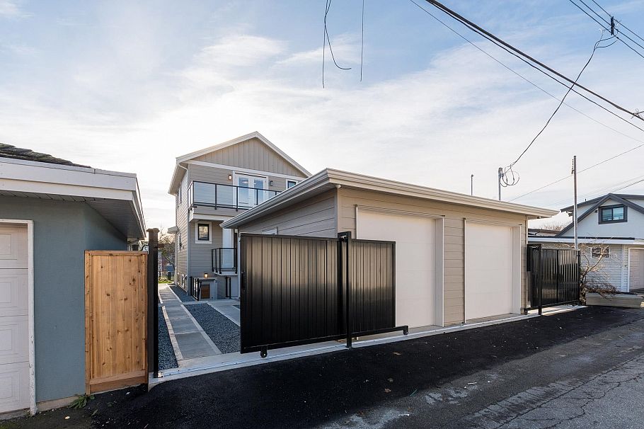 1 2945 E 44th Avenue Vancouver, BC - 36