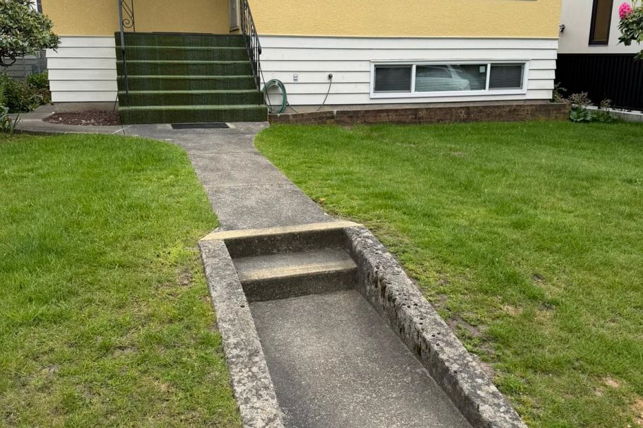 2666 Waverley Avenue Vancouver, BC - 1