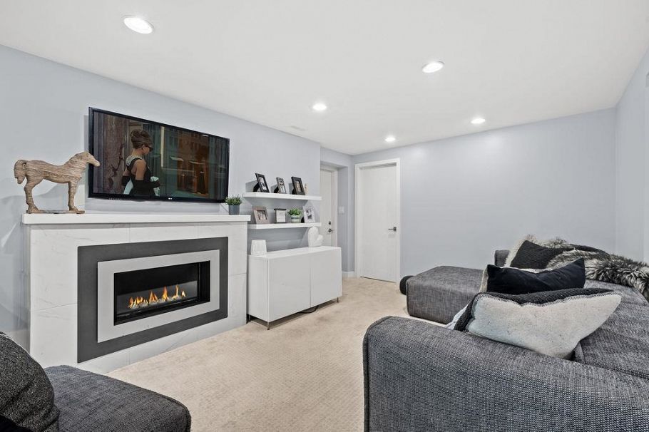 1098 Linnae Avenue North Vancouver, BC - 34