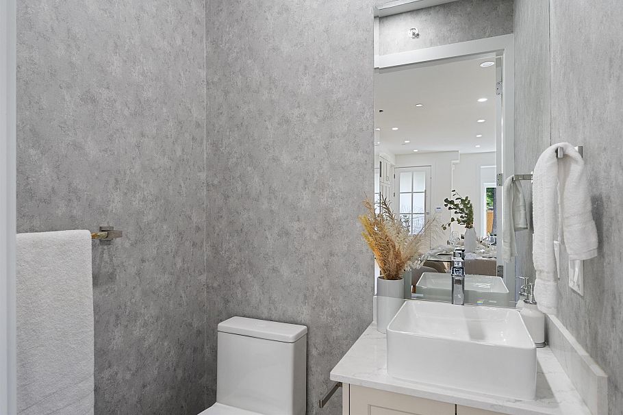 1 2447 E 41 Avenue Vancouver, BC - 9