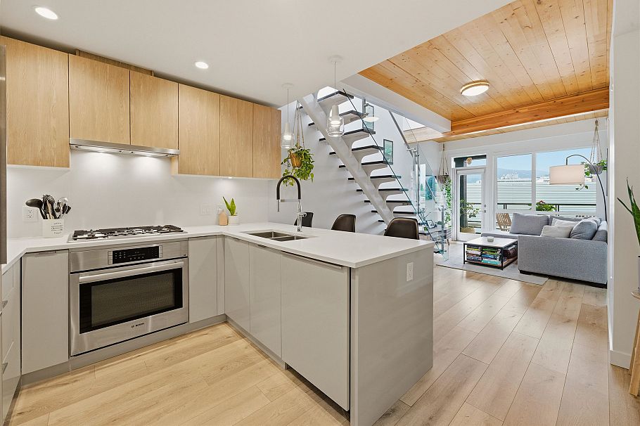 607 128 E 8th Street North Vancouver, BC - 1