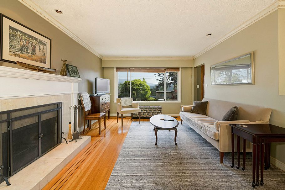 893 Friar Crescent North Vancouver, BC - 4