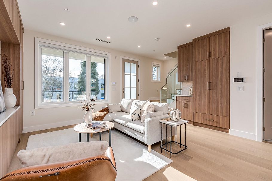 1 2943 E 44th Avenue Vancouver, BC - 5