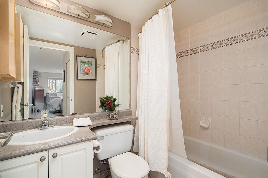 207 223 Mountain Highway North Vancouver, BC - 9