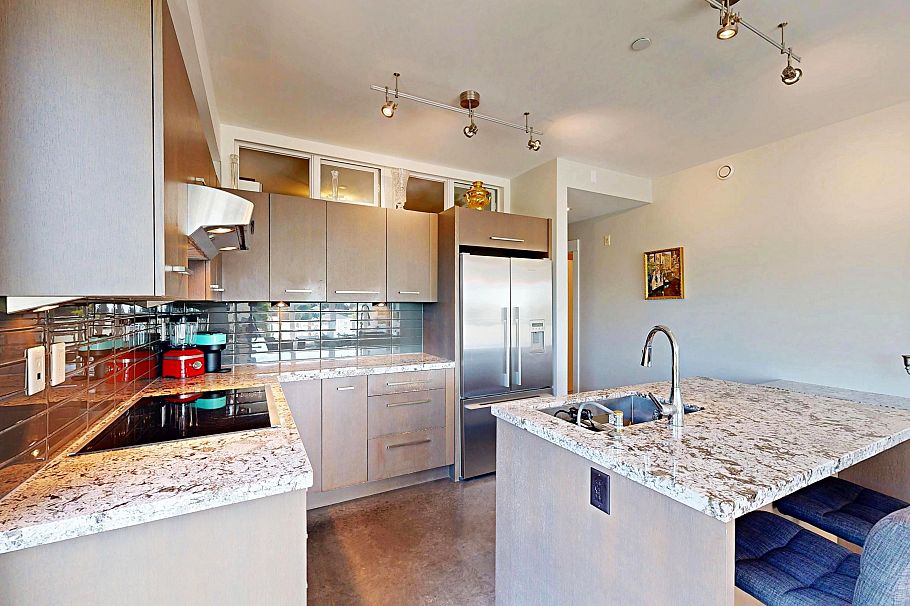 201 650 Evergreen Place North Vancouver, BC - 12