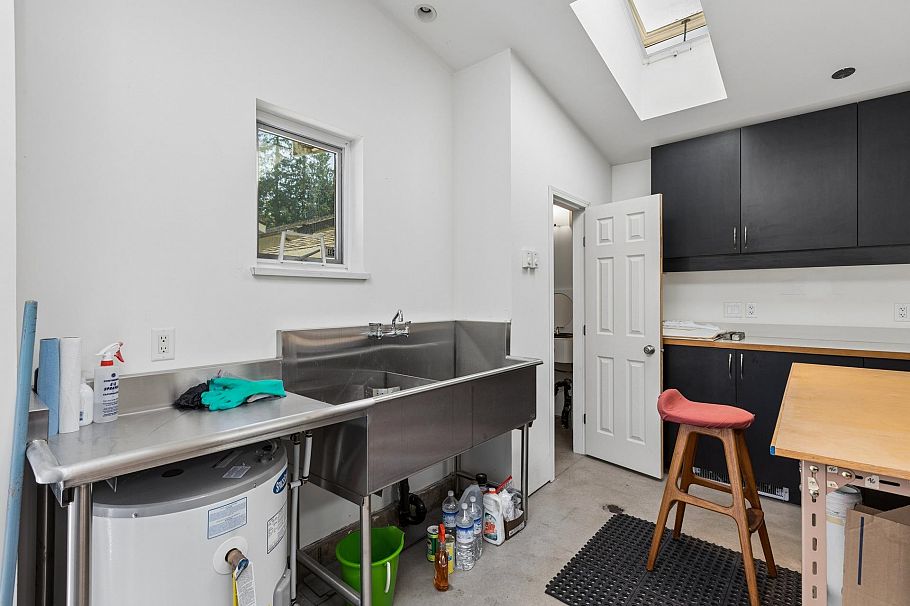 1678 Dempsey Road North Vancouver, BC - 31
