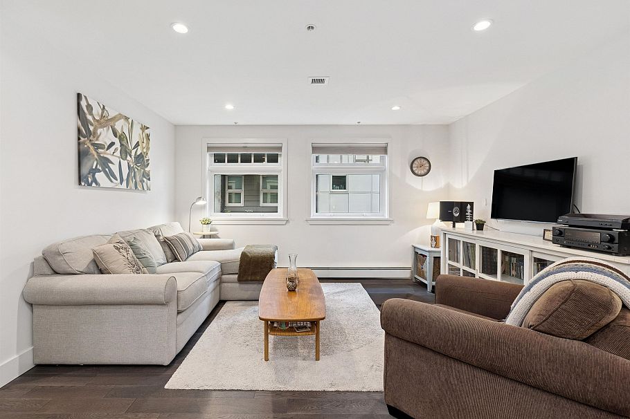 2 244 E 5th Street North Vancouver, BC - 5