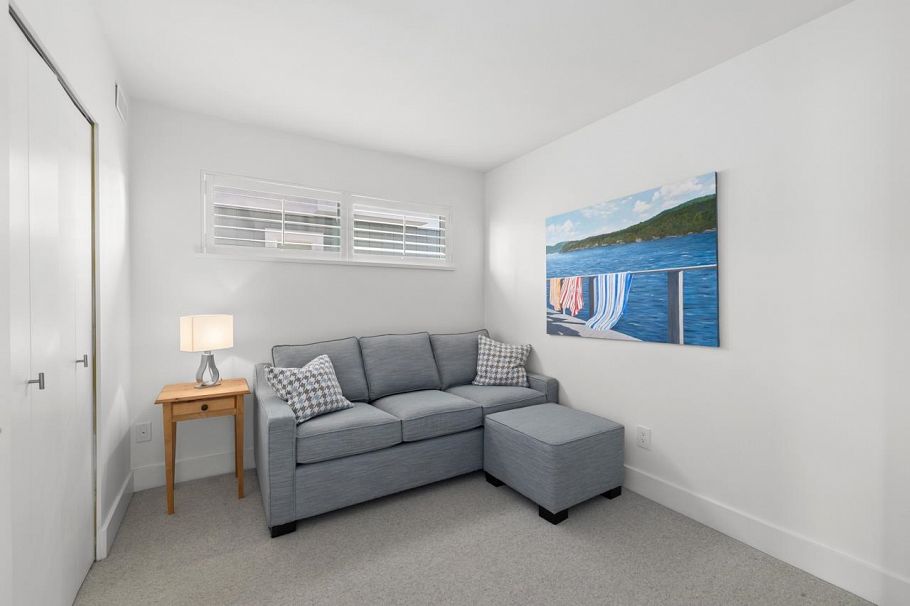 20 415 W Esplanade Avenue North Vancouver, BC - 22