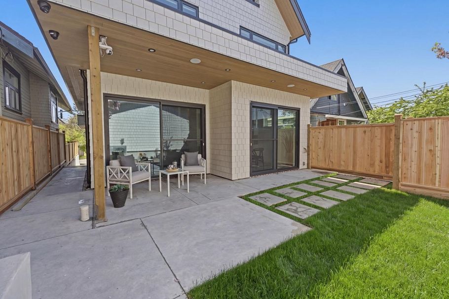 2 625 E 24th Avenue Vancouver, BC - 2
