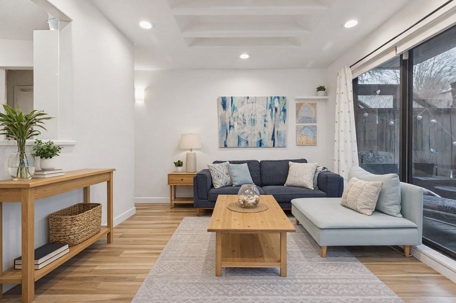 107 350 E 5th Avenue Vancouver, BC - 1