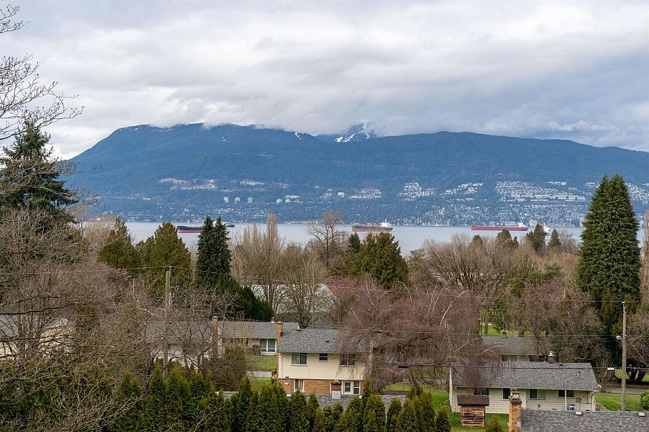 3955 W Broadway Vancouver, BC - 24