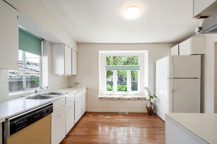 2720 W 24th Avenue Vancouver, BC - 12