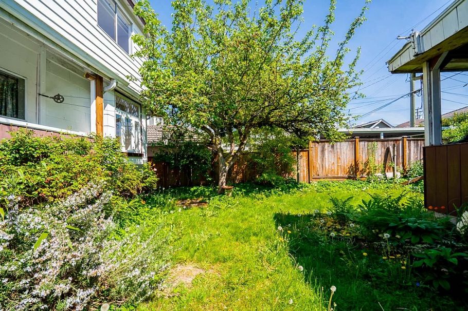 2720 W 24th Avenue Vancouver, BC - 27