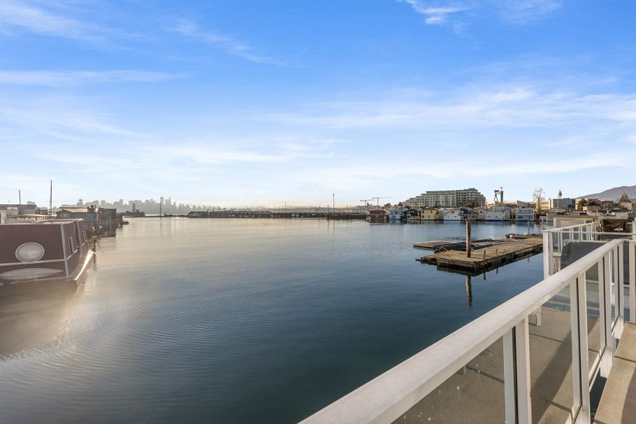 20 415 W Esplanade Avenue North Vancouver, BC - 13