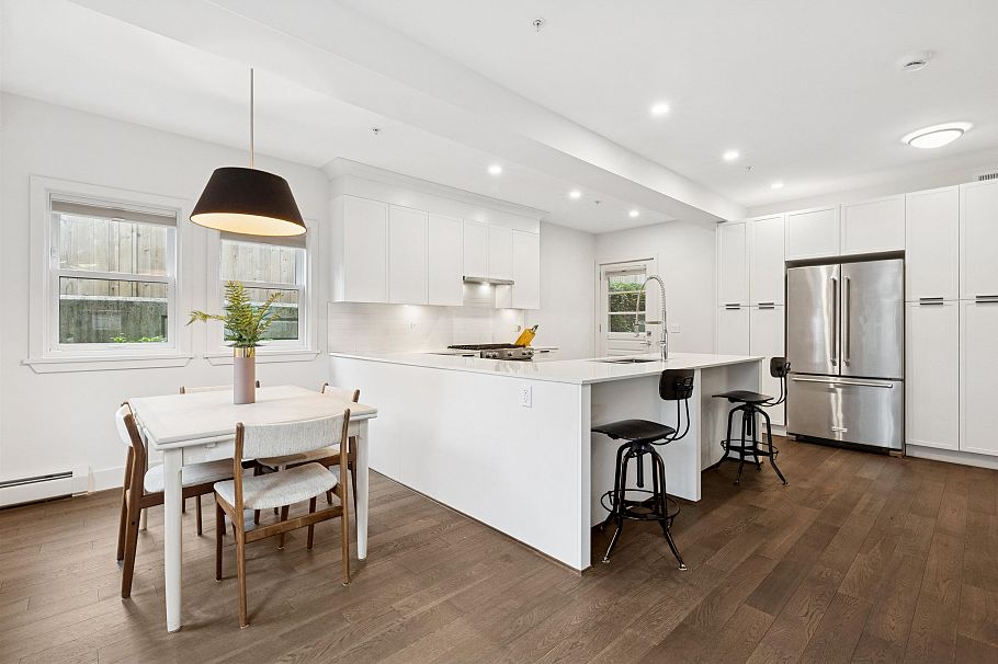 2 244 E 5th Street North Vancouver, BC - 3
