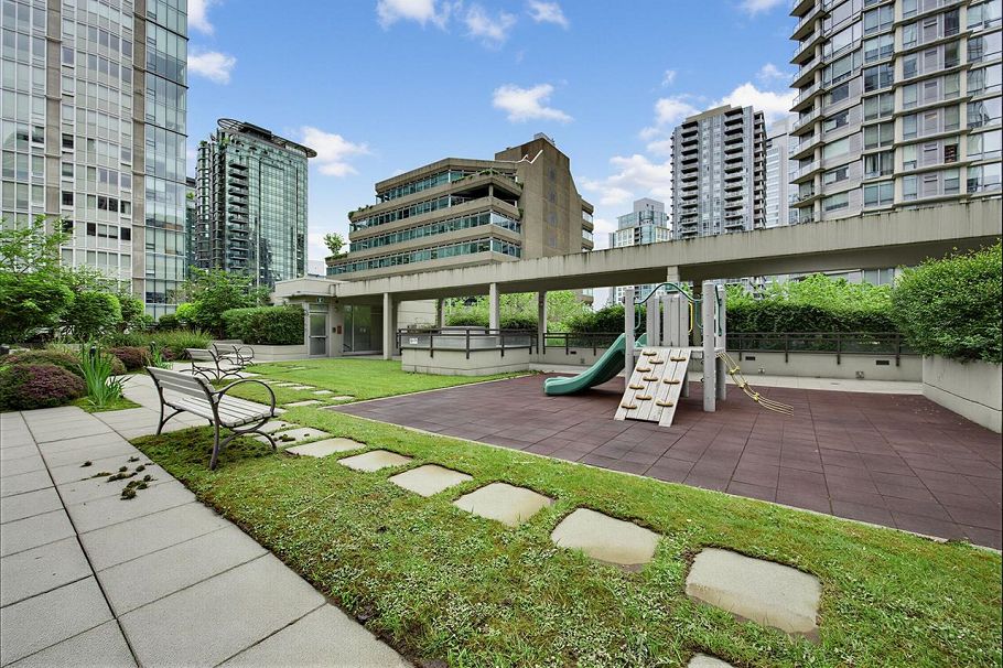 1602 1211 Melville Street Vancouver, BC - 12