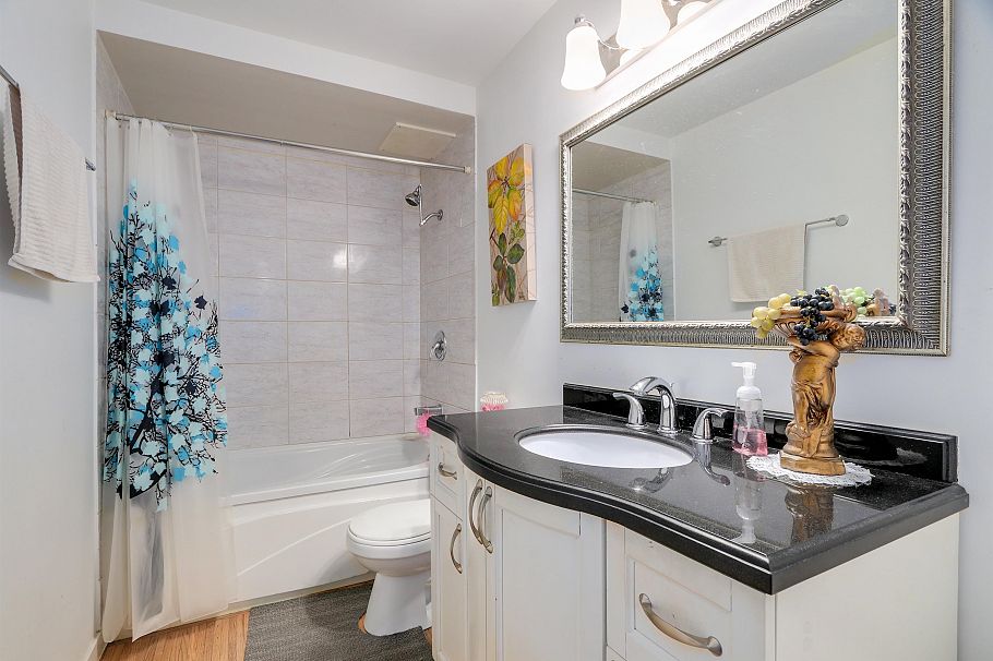104 135 W 21st Street North Vancouver, BC - 16