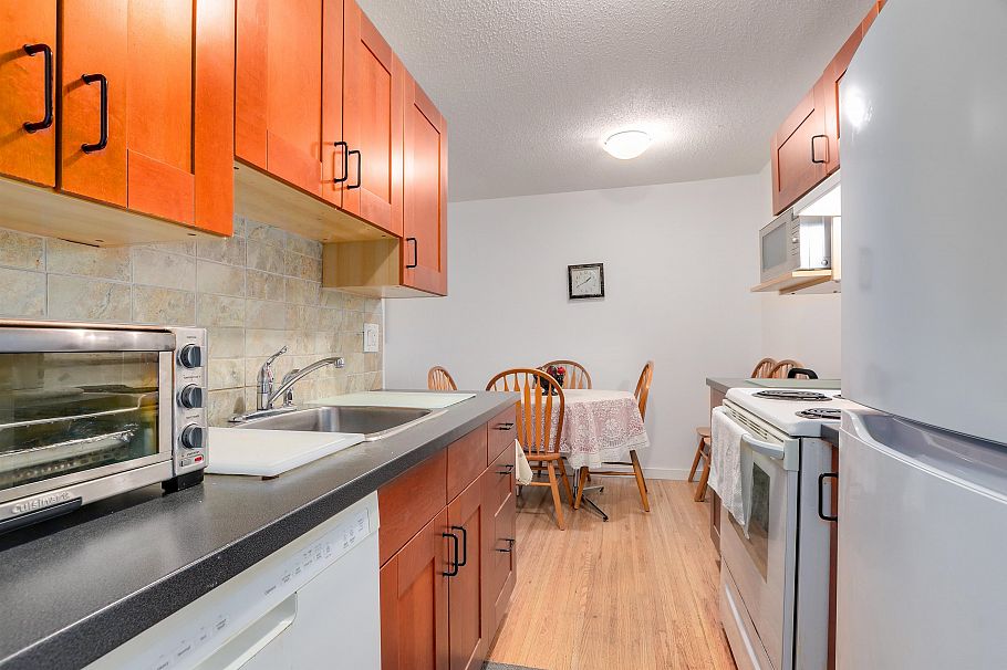 104 135 W 21st Street North Vancouver, BC - 9