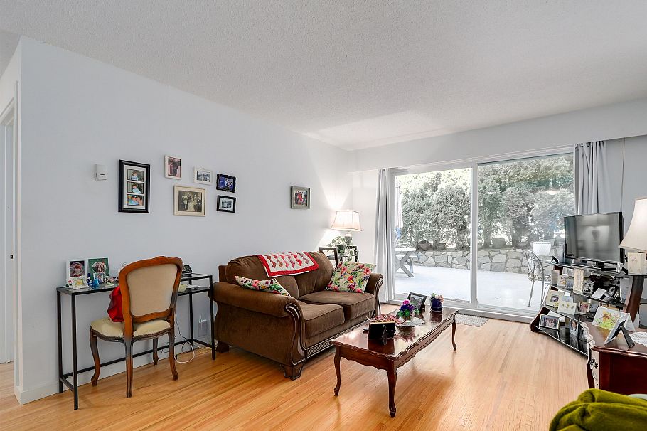104 135 W 21st Street North Vancouver, BC - 2