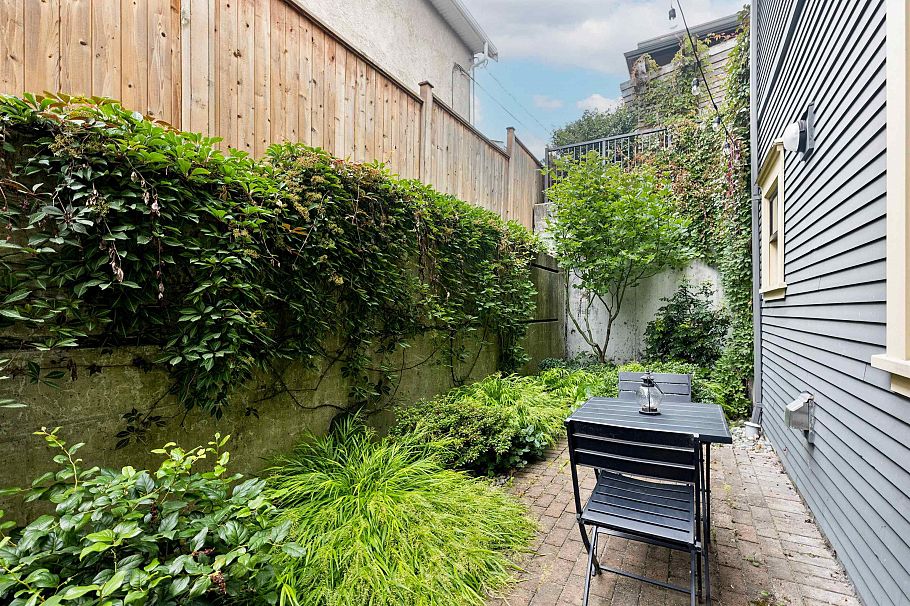 2 244 E 5th Street North Vancouver, BC - 22