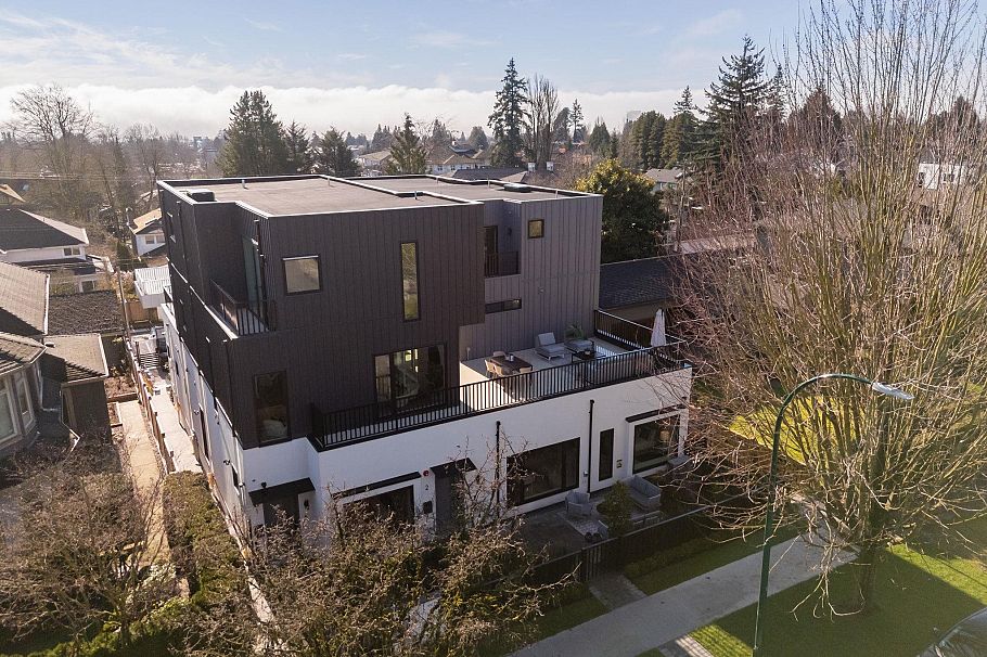 948 W 57th Avenue Vancouver, BC - 2