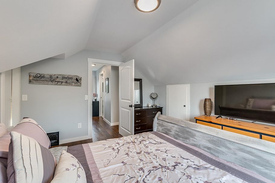 1276 Douglas Road Burnaby, BC - 11