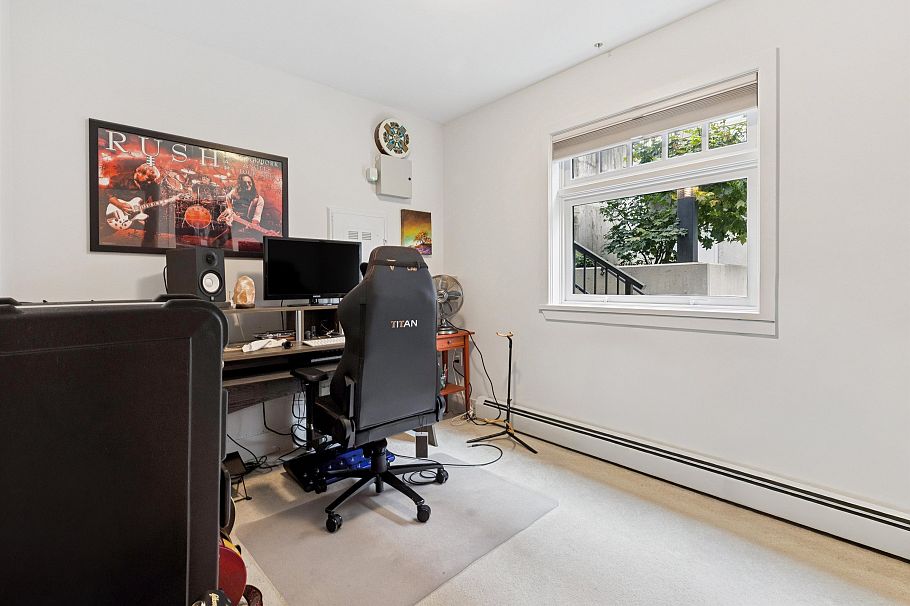 2 244 E 5th Street North Vancouver, BC - 16